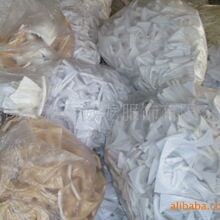 盒马门店员工穿皮鞋踩烧烤架 客服回应：已对违规人员严肃处理