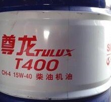 开车千万别穿洞洞鞋！有人因为油门被卡住导致事故发生